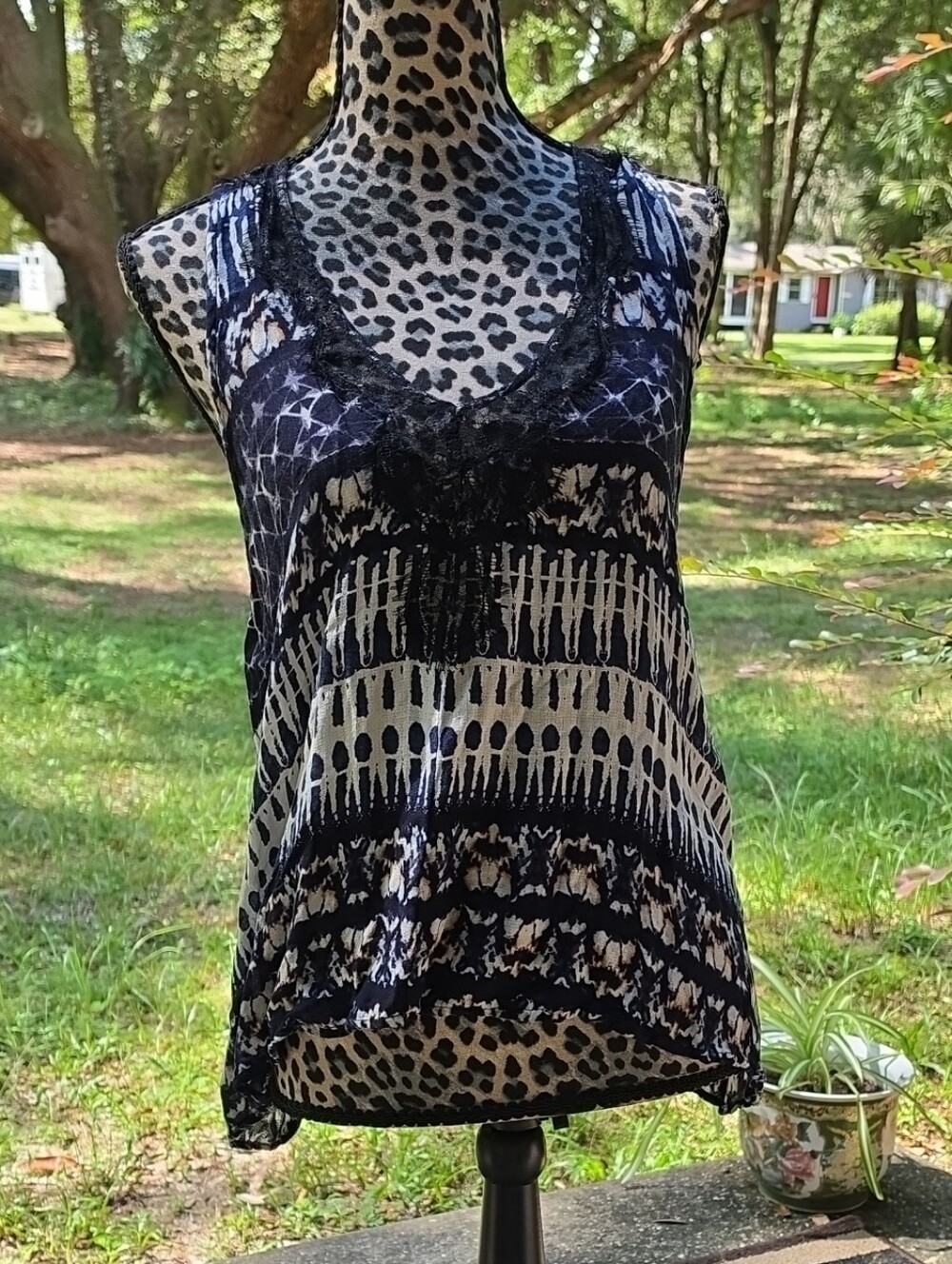 Jessica Simpson Black and Ivory Lace-Trim Printed Camisole